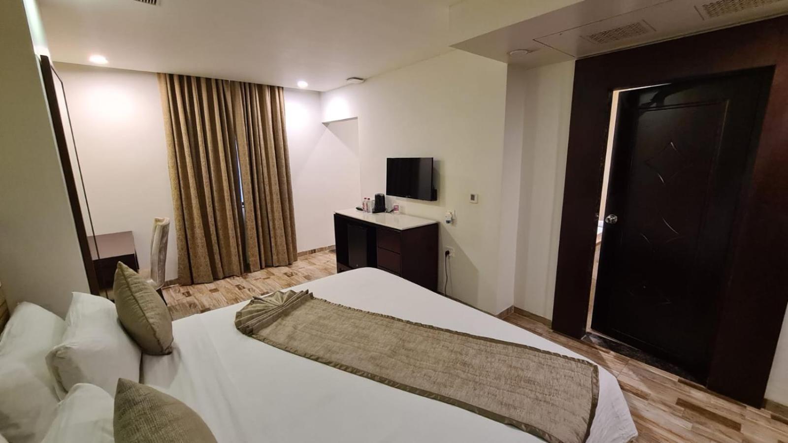 Regenta Inn Ranip Amhedabad Dış mekan fotoğraf