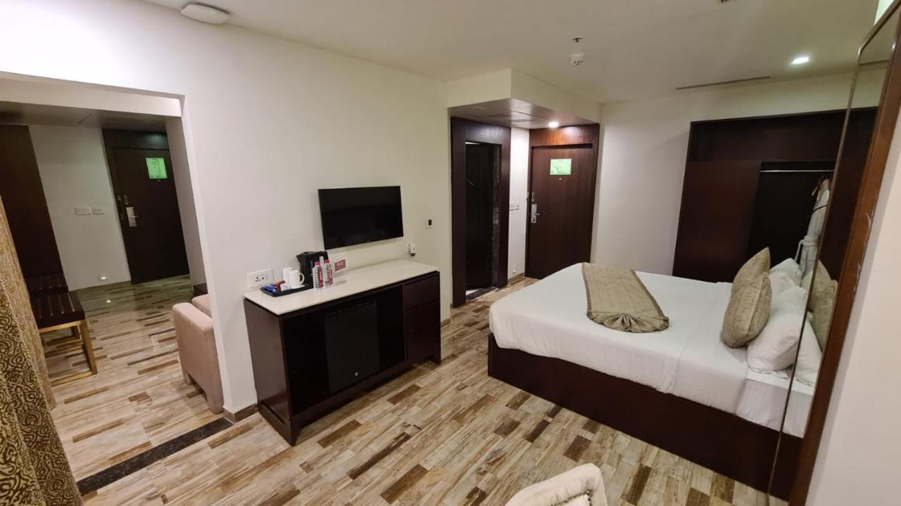 Regenta Inn Ranip Amhedabad Dış mekan fotoğraf