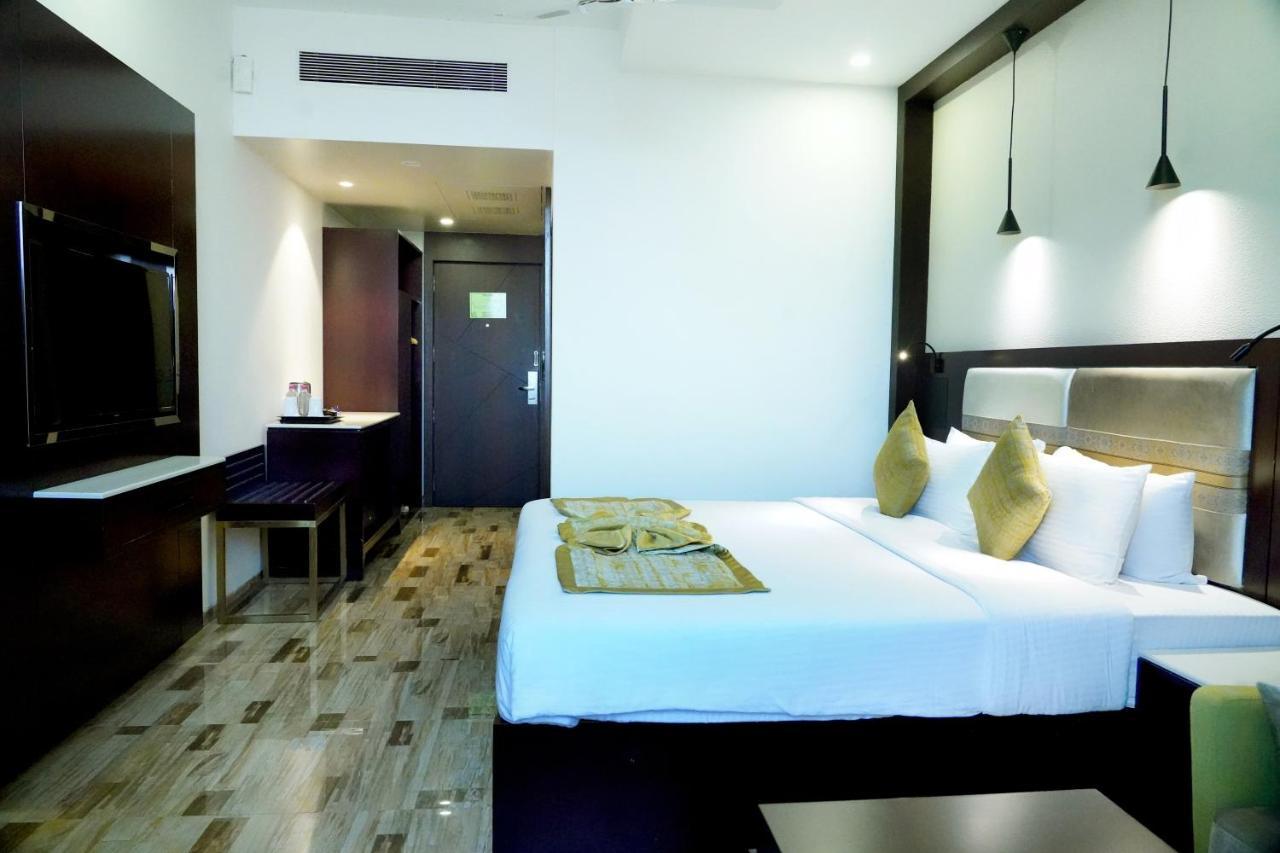 Regenta Inn Ranip Amhedabad Dış mekan fotoğraf