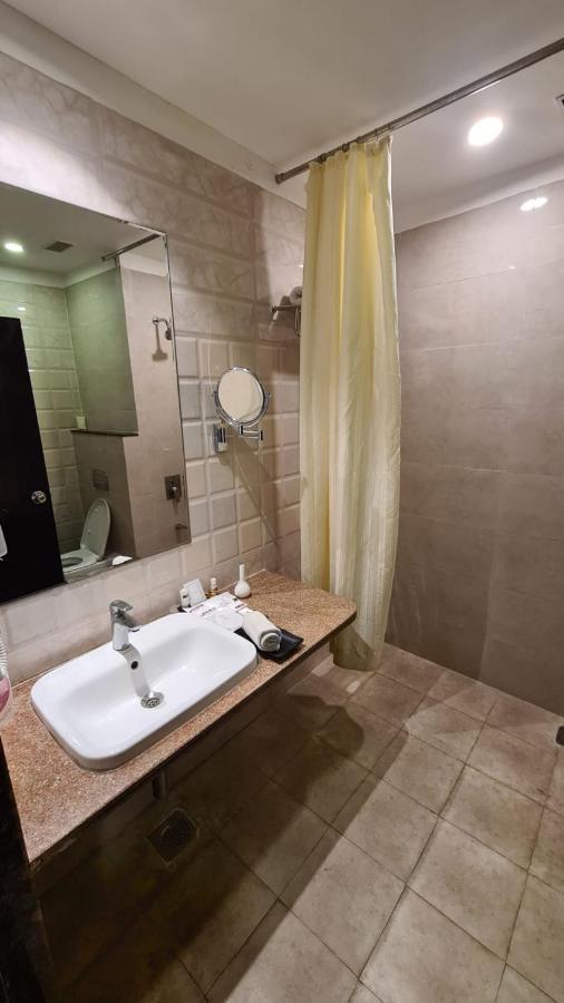 Regenta Inn Ranip Amhedabad Dış mekan fotoğraf