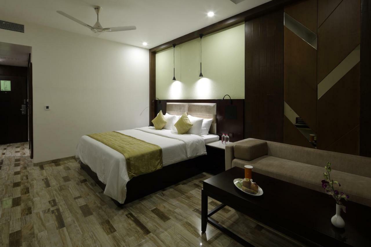 Regenta Inn Ranip Amhedabad Dış mekan fotoğraf