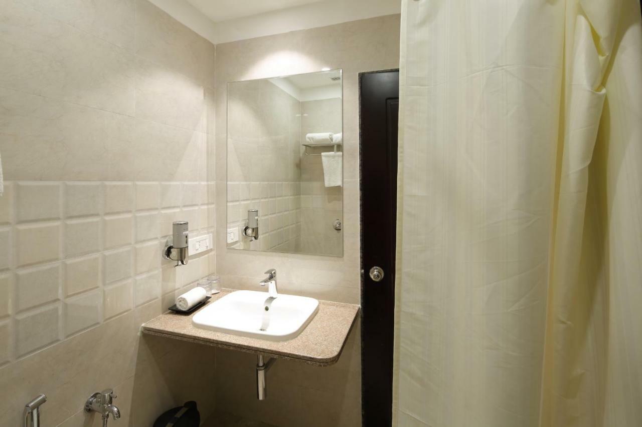 Regenta Inn Ranip Amhedabad Dış mekan fotoğraf