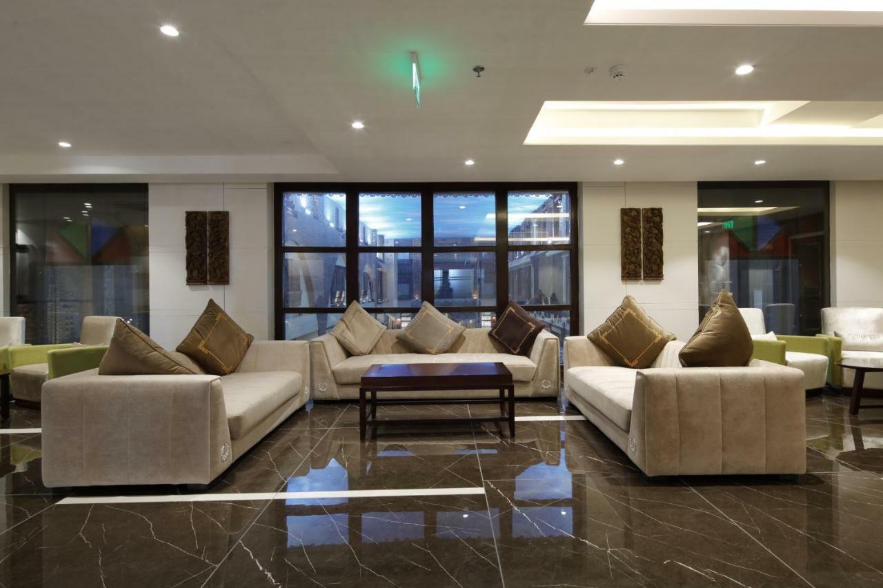 Regenta Inn Ranip Amhedabad Dış mekan fotoğraf