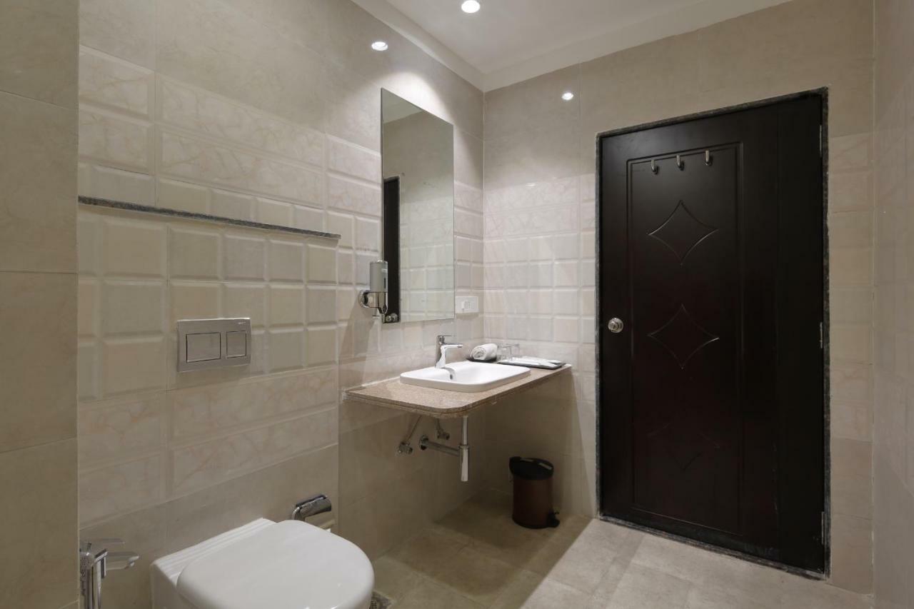 Regenta Inn Ranip Amhedabad Dış mekan fotoğraf