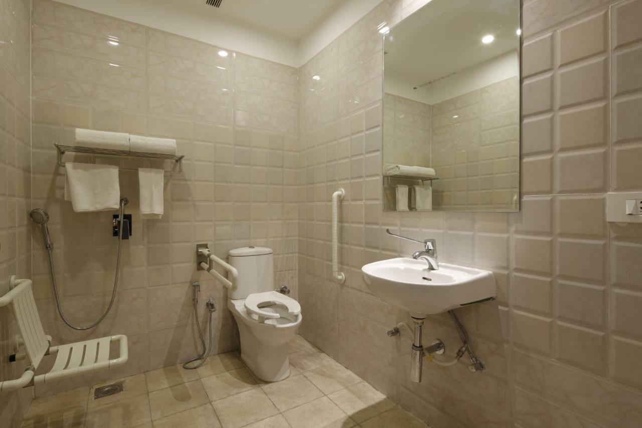 Regenta Inn Ranip Amhedabad Dış mekan fotoğraf