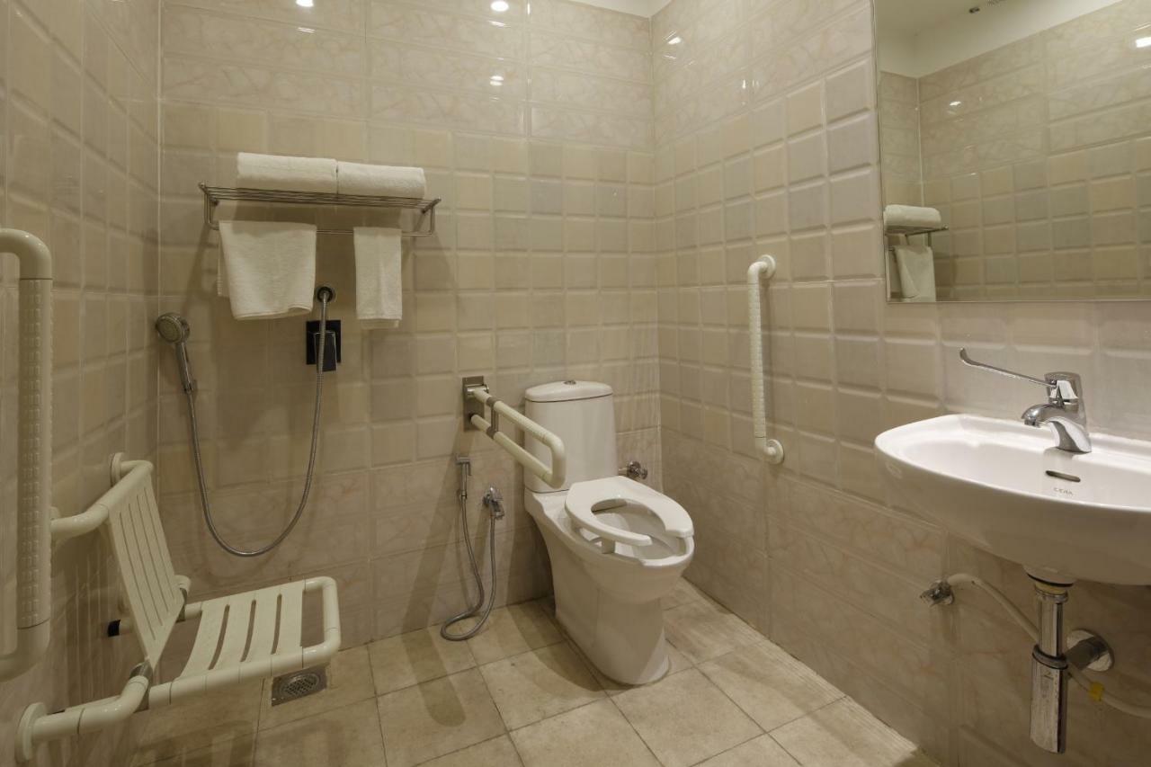 Regenta Inn Ranip Amhedabad Dış mekan fotoğraf